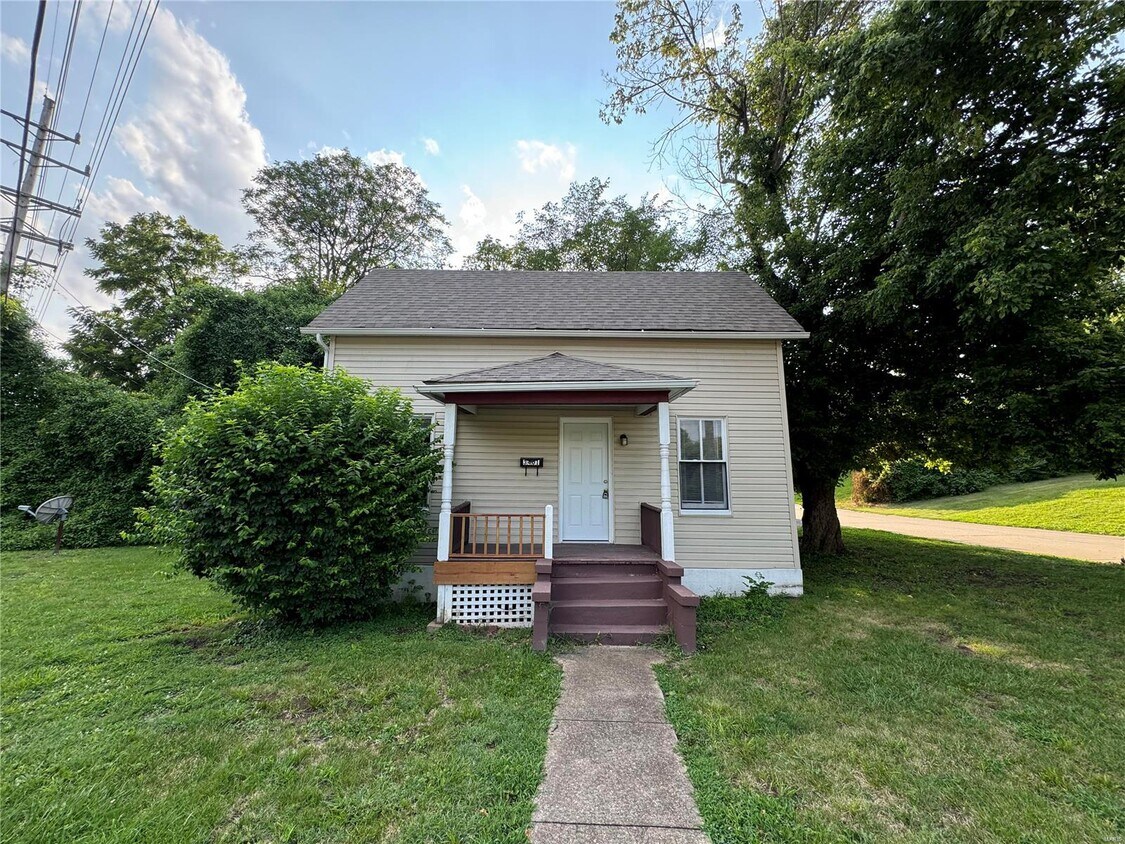 Primary Photo - 3401 S Brentwood Blvd