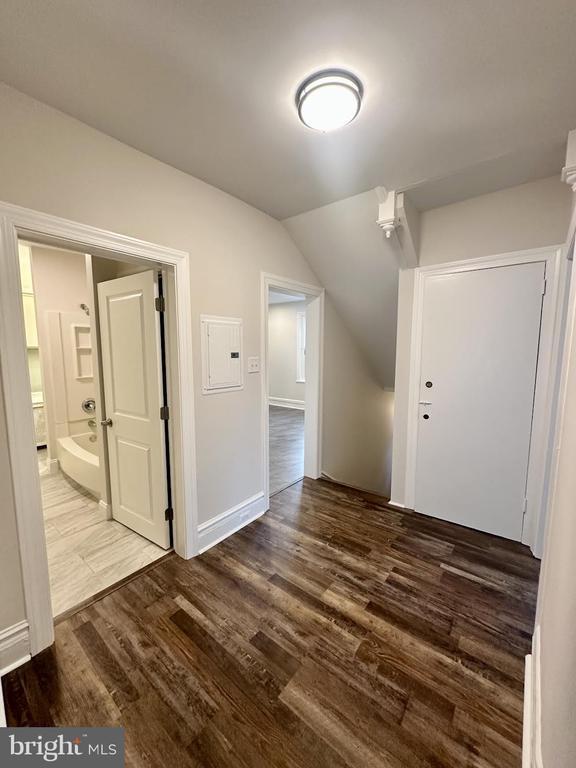 Building Photo - 125 E 4th Ave