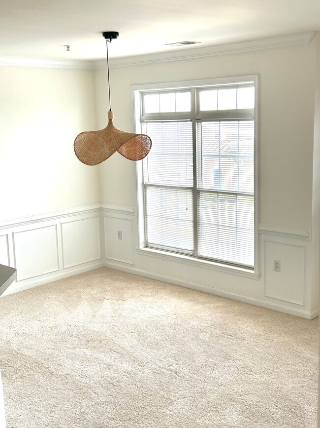 Building Photo - 6816 Sabbarton Pl