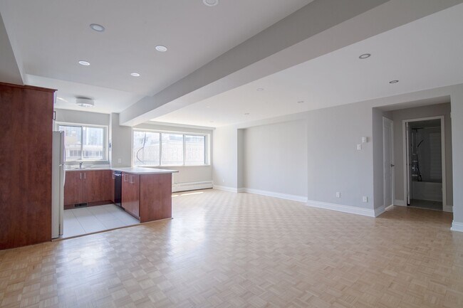 Building Photo - 3421 Rue Drummond