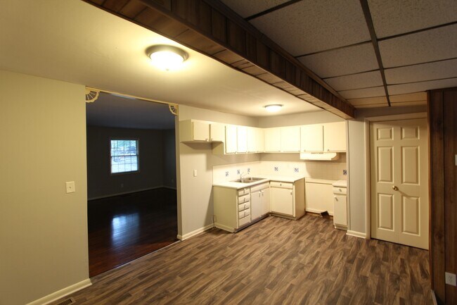 Foto del edificio - Great House with Fresh New Updates!!  Better Hurry!!