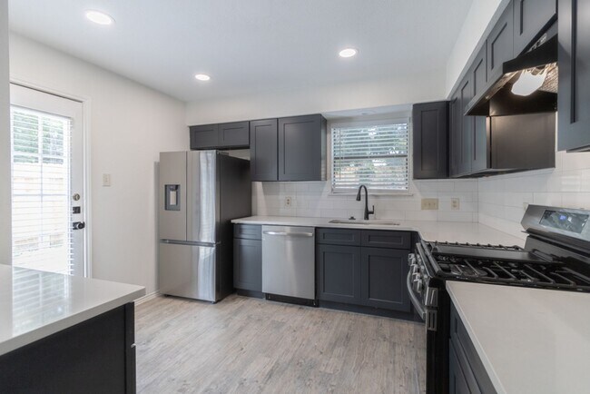 Building Photo - 5703 Shreveport Dr