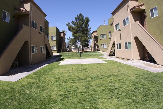 Building Photo - 2nd floor condo in a gated Northwest commu...