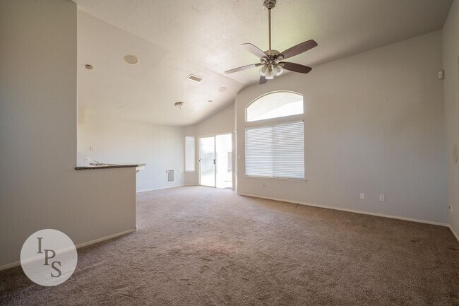 Foto del edificio - North West Fresno Home, 3BR/2BA, Built 199...