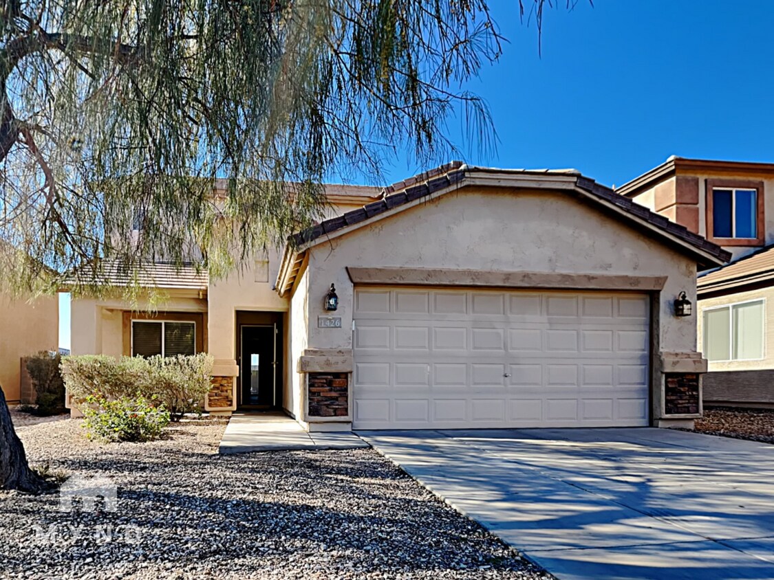 Foto principal - 1426 S 222nd Ln