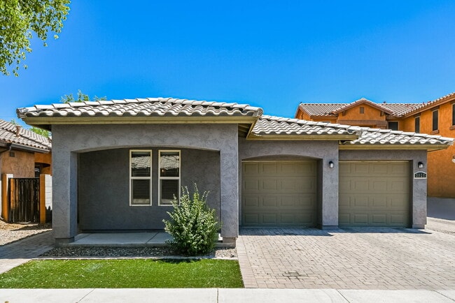 Building Photo - 3825 E Frances Ln