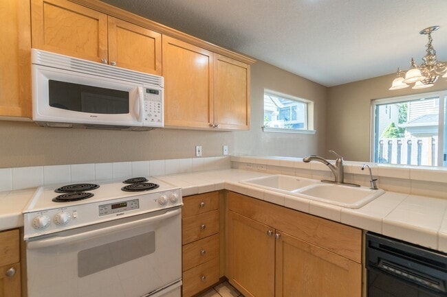 Foto del edificio - Beautiful Bethany 3 Bedroom Near Parks & Schools!