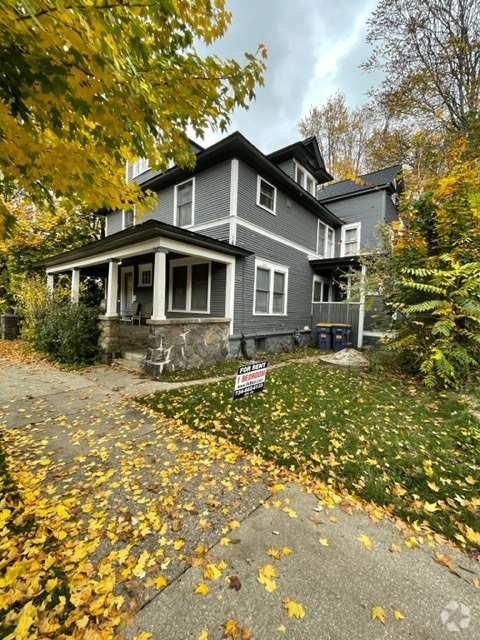 Building Photo - 549 Logan St SE