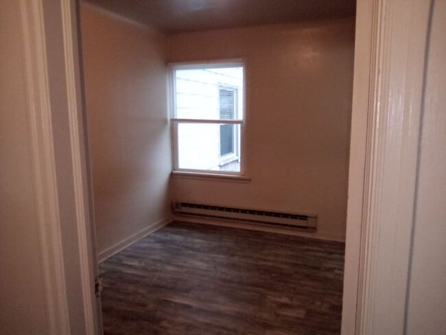 Building Photo - LOWER SOUTH HILL GEM NEAR ROCKET BAKERY