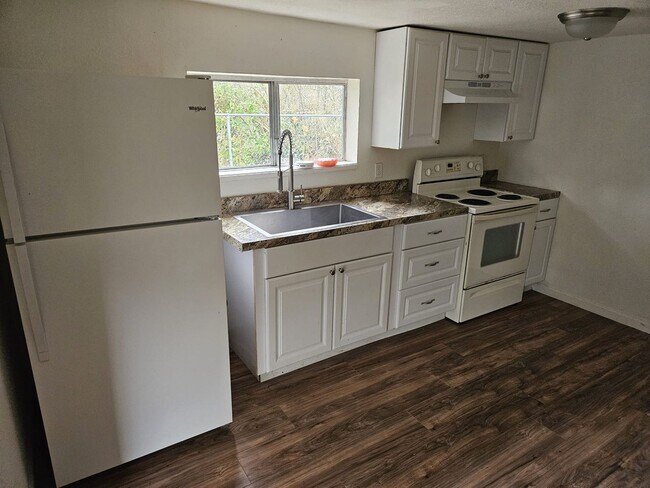 Foto del edificio - 3BD, 1BA 2 Story Updated Townhome - Availa...