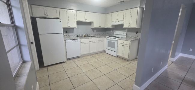 Photo - 2417 Cedar Ave Apartment