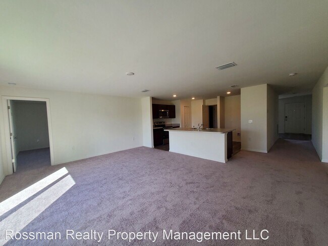 Foto del edificio - 4 br, 2 bath House - 2824 NE 3rd Ave
