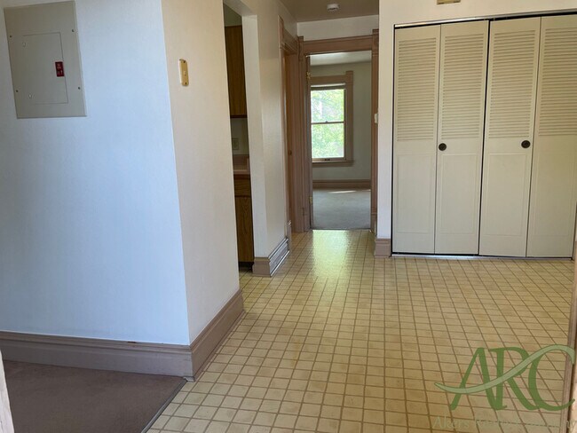 Foto del edificio - 411 W 11th St