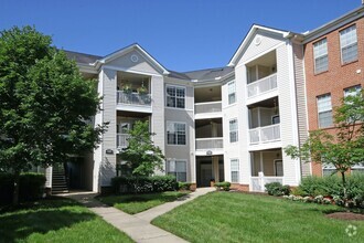 Building Photo - 320 Riverbend Dr