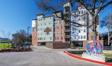 Building Photo - 1800 S I- 35 Service Rd