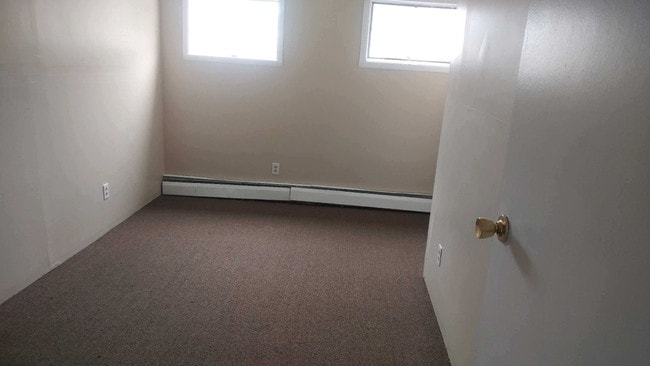 Foto del edificio - 222 RIVERSIDE 3 BED 1 BATH UPPER APT FOR RENT