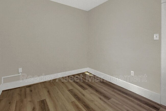 Building Photo - 3002 Porter Ave