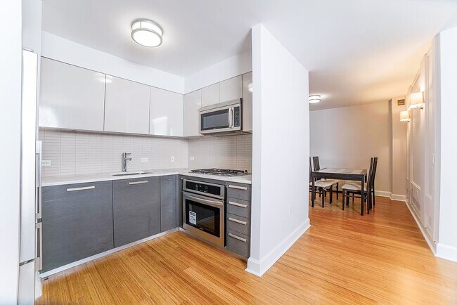 Foto del edificio - 505 W 47th St