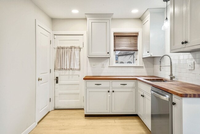 Building Photo - 16 Gordon St