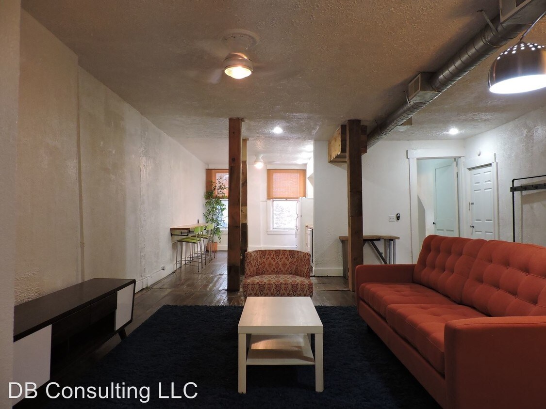 Primary Photo - 2 br, 1 bath House - 802 Main St.