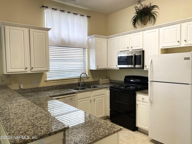 Foto del edificio - 120 Seminole Rd