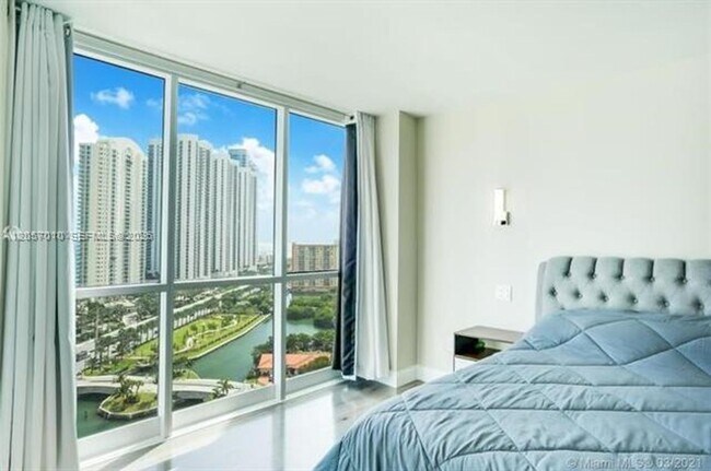 Foto del edificio - 16400 Collins Ave