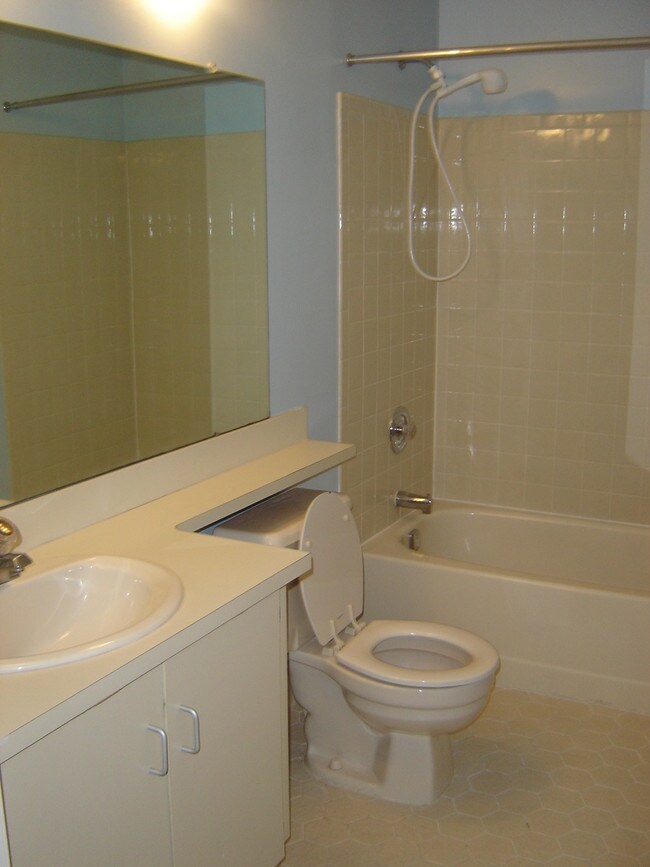 Foto del edificio - 98 Canterbury Ct