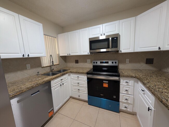 Foto del edificio - 3830 Coral Tree Cir