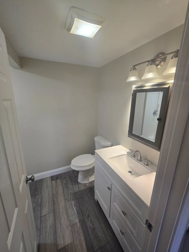 Building Photo - 625 County St