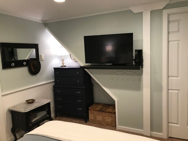 Primary bedroom - 415 Gardner St