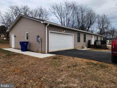 Building Photo - 235 Hickory Ln