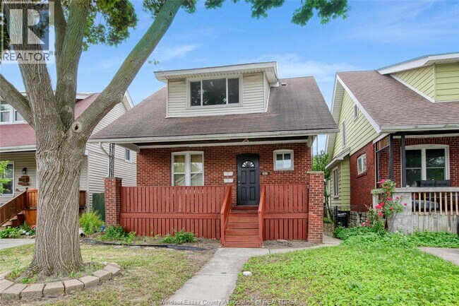 Building Photo - 1453 Marentette Ave