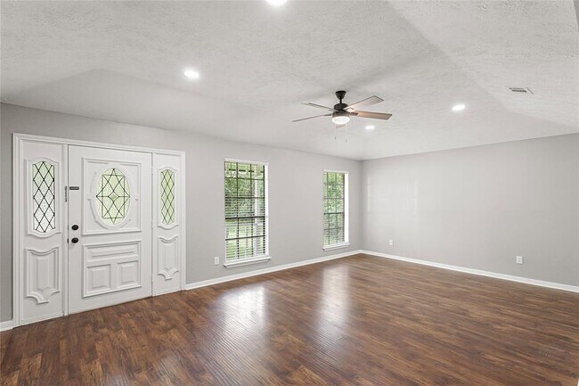 Foto del edificio - 8402 Pine Shores Dr