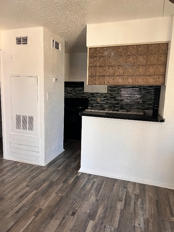 Building Photo - 209 Victor St