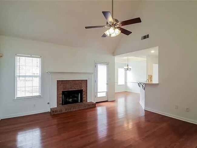 Building Photo - 904 Field View Dr