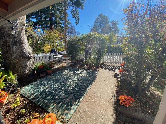 Cottage In a Nice Safe Neighborhood - 550 4th St