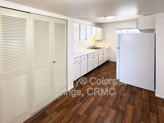 Foto del edificio - 1105 Cree Dr