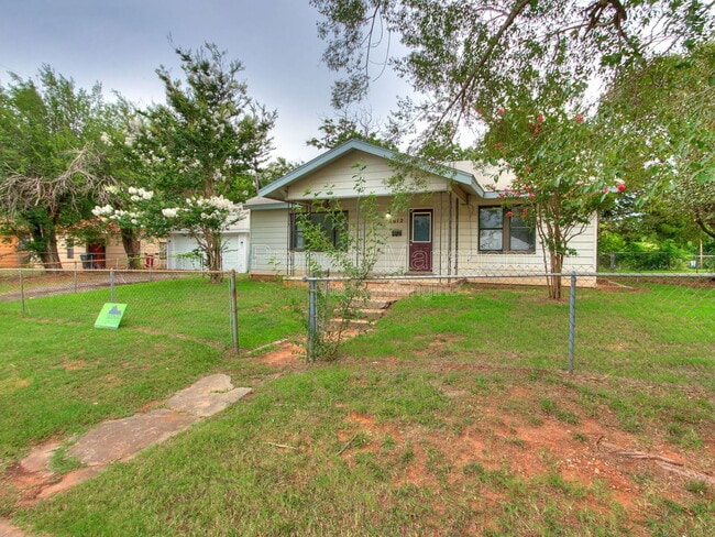 Photo - 2612 N Fonshill Ave House
