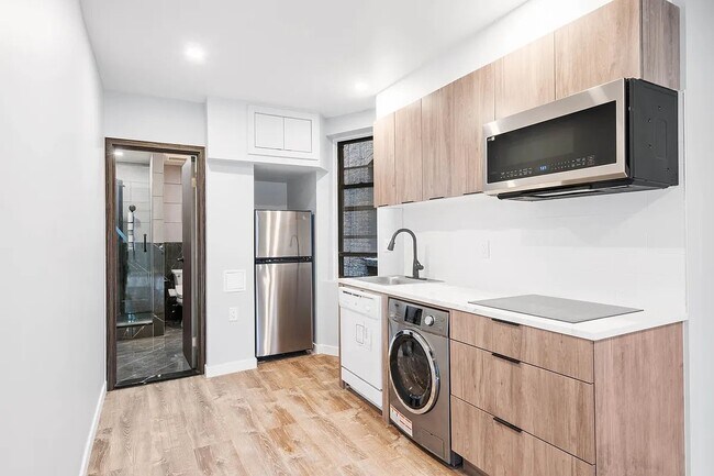 Foto del edificio - 437 W 46th St