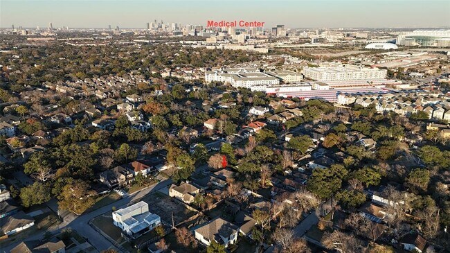 Building Photo - 3313 Westridge St