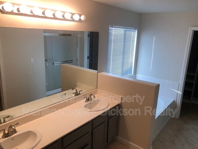 Building Photo - 17020 Castle Pine Dr