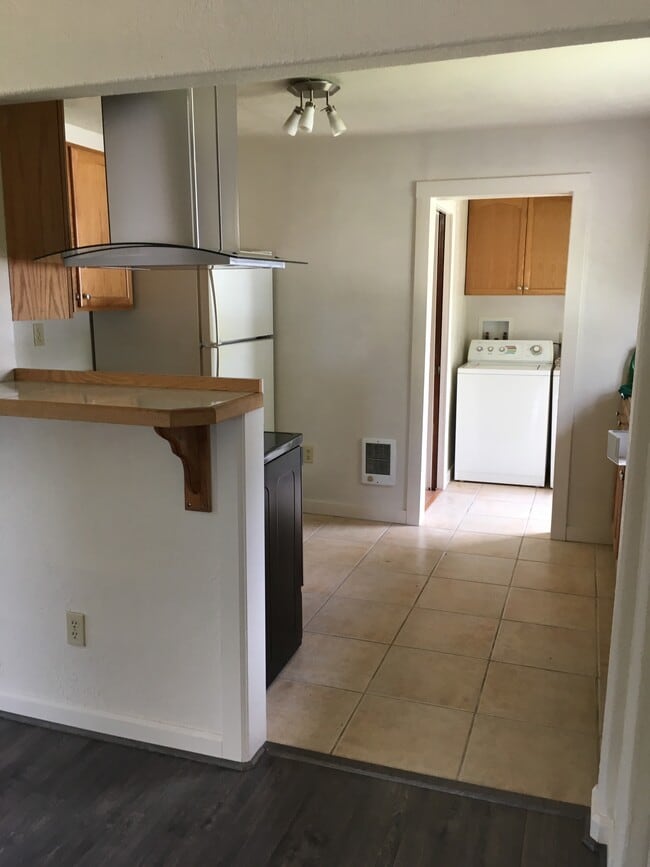 Kitchen and laundry - 1521 Carr Blvd