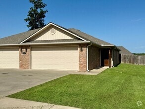 Building Photo - 6515 Phoenix Ave