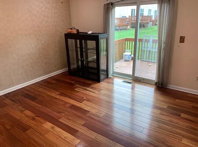Foto del edificio - 40 Hawthorn Dr