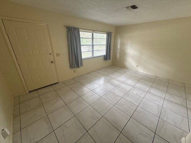 Foto del edificio - 10939 W Gem St