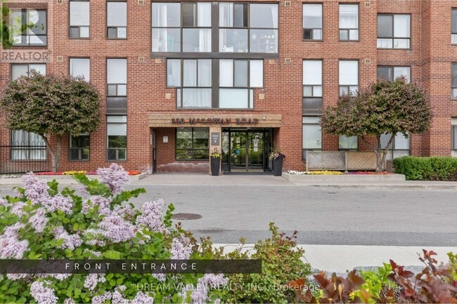 Photo du bâtiment - 330-1330 McCowan Rd