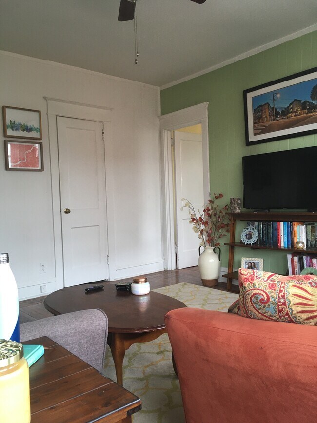 Sala de estar n.° 4 - 300 Catharine St