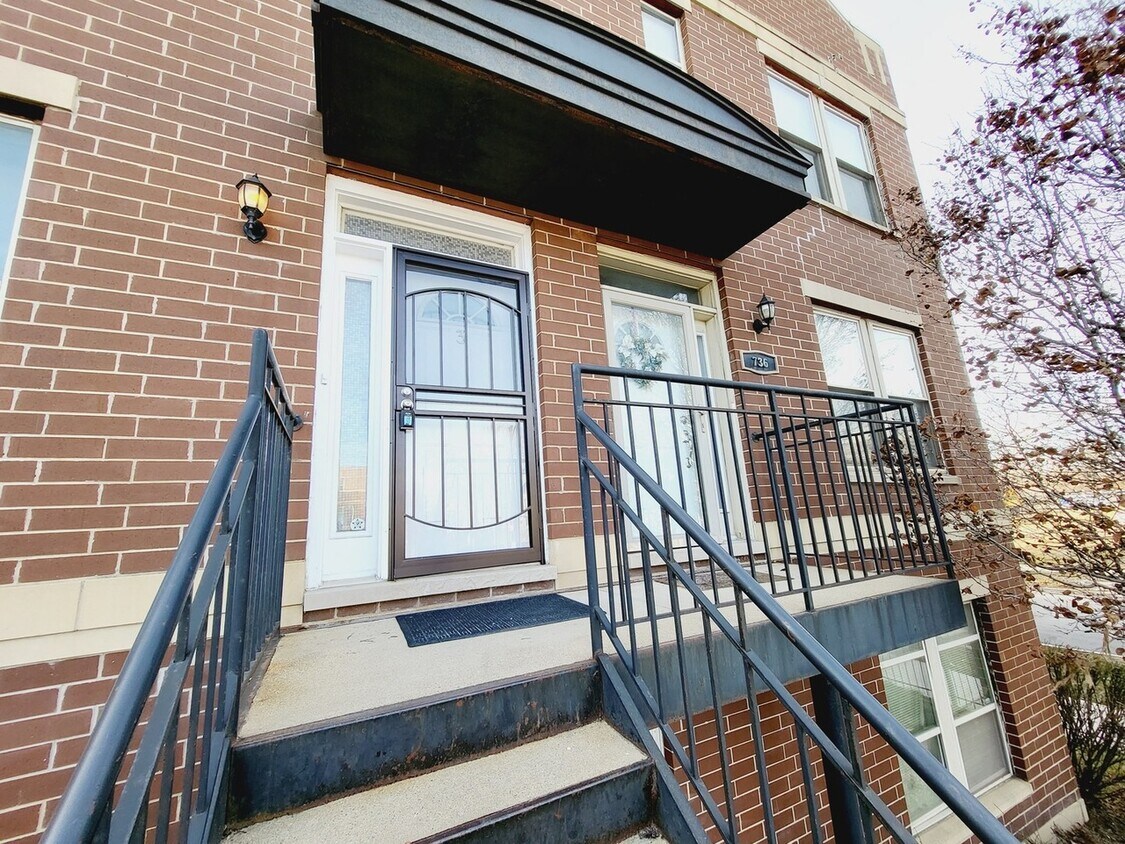 Primary Photo - 736 S Kedzie Ave