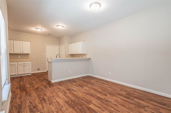 Foto del edificio - 10061 Sharpton Dr