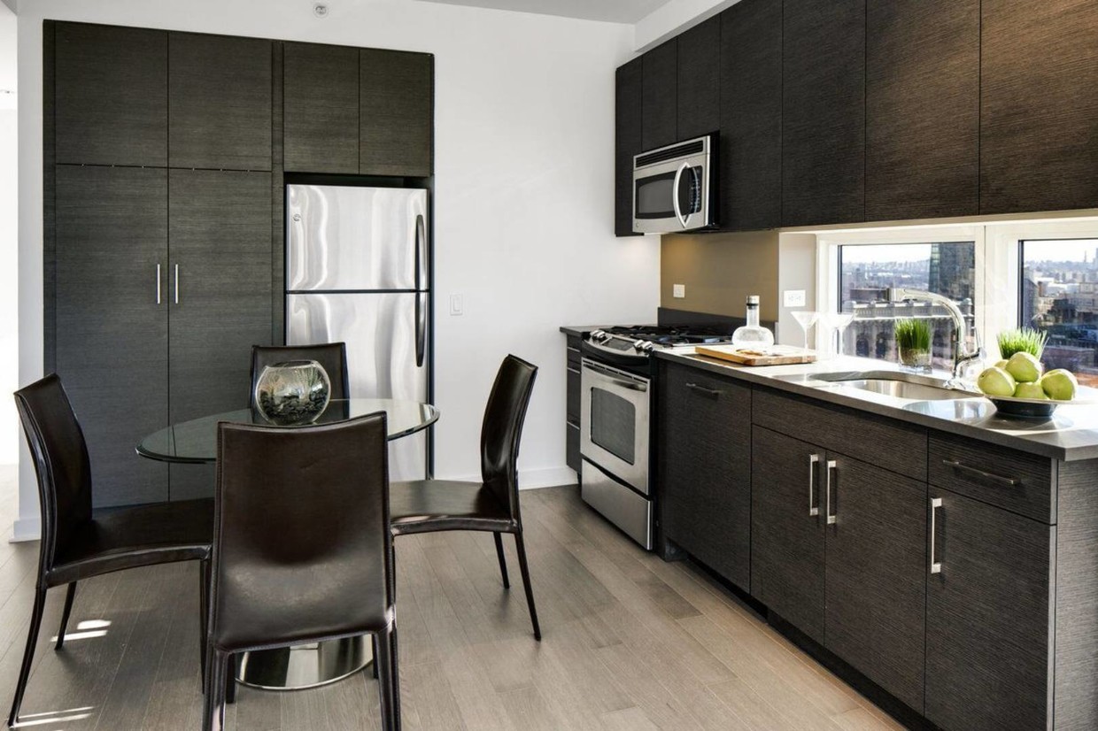 Foto principal - 350-310 5th Ave